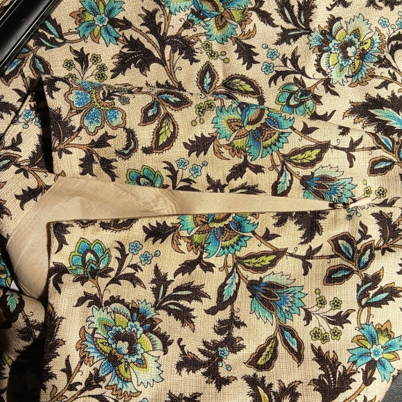 Ann Taylor LOFT, NWOT Women's Skirt, Size 6, Beige with Floral Pattern - Picture 4 of 7